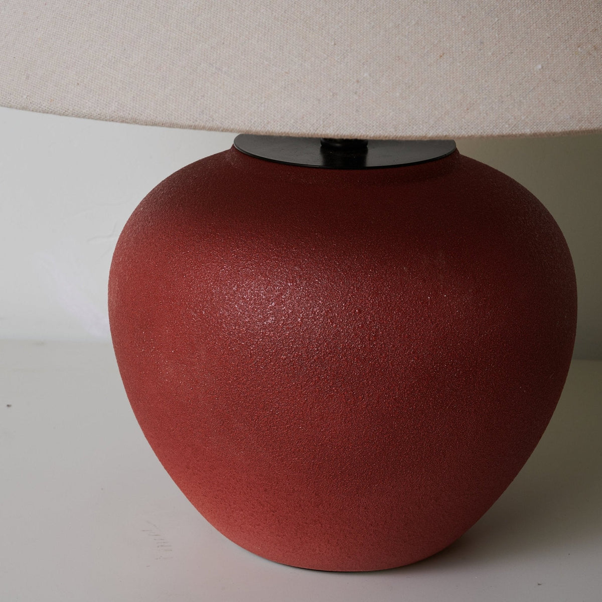 Kiara Minimalistische Tischleuchte aus Keramik