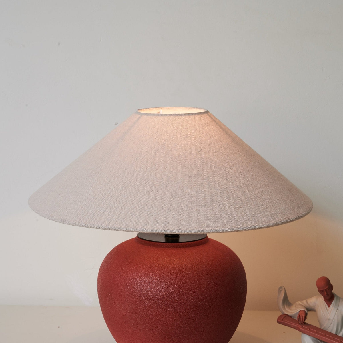Kiara Minimalistische Tischleuchte aus Keramik