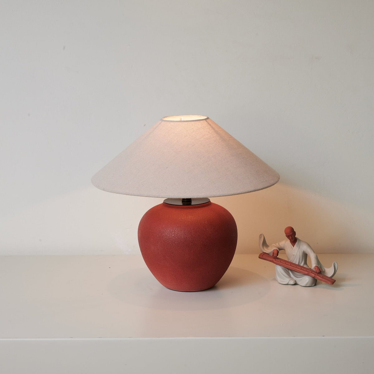 Kiara Minimalistische Tischleuchte aus Keramik
