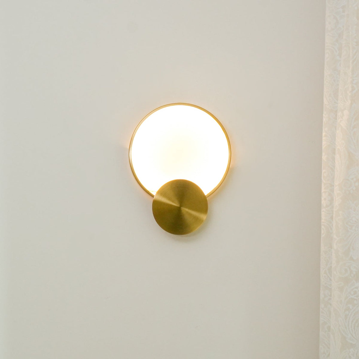 Myvelarae runde Wandleuchte aus Alabaster