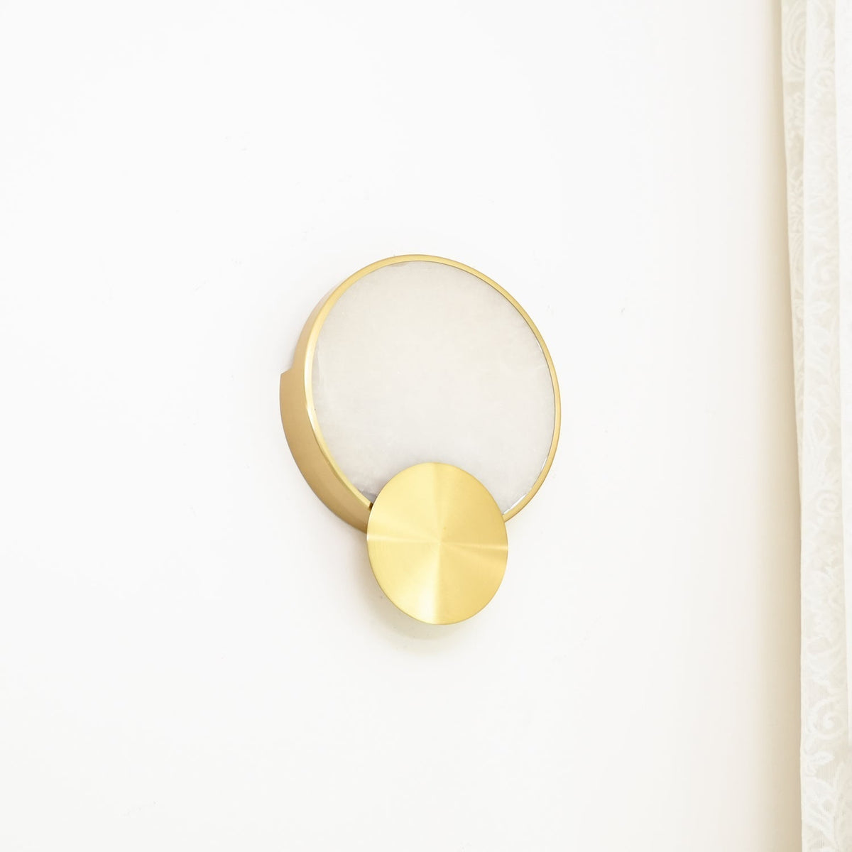 Myvelarae runde Wandleuchte aus Alabaster