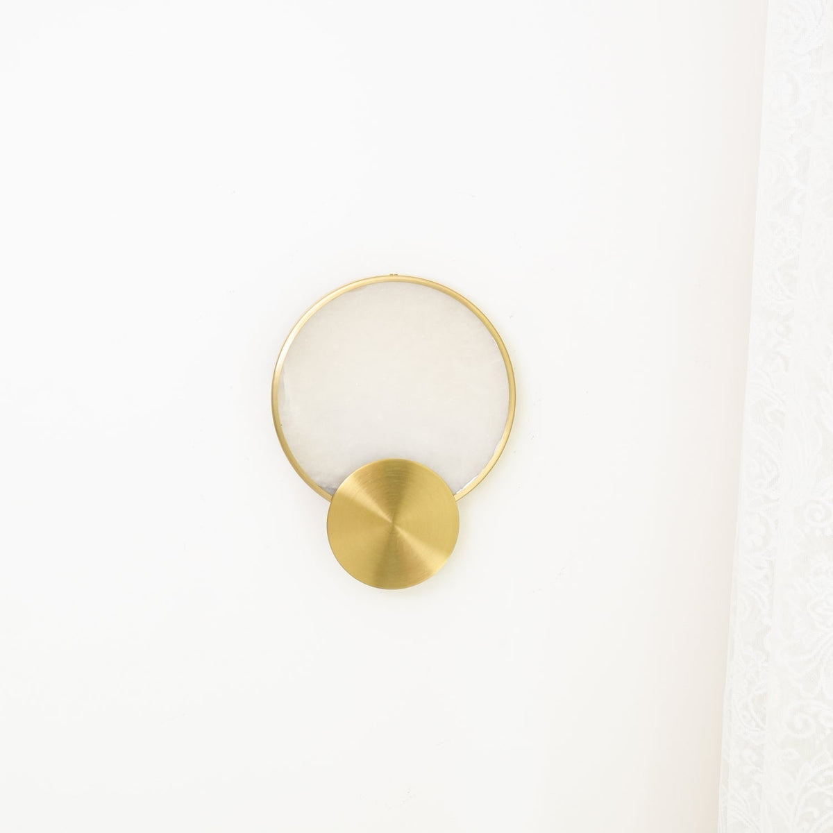 Myvelarae runde Wandleuchte aus Alabaster