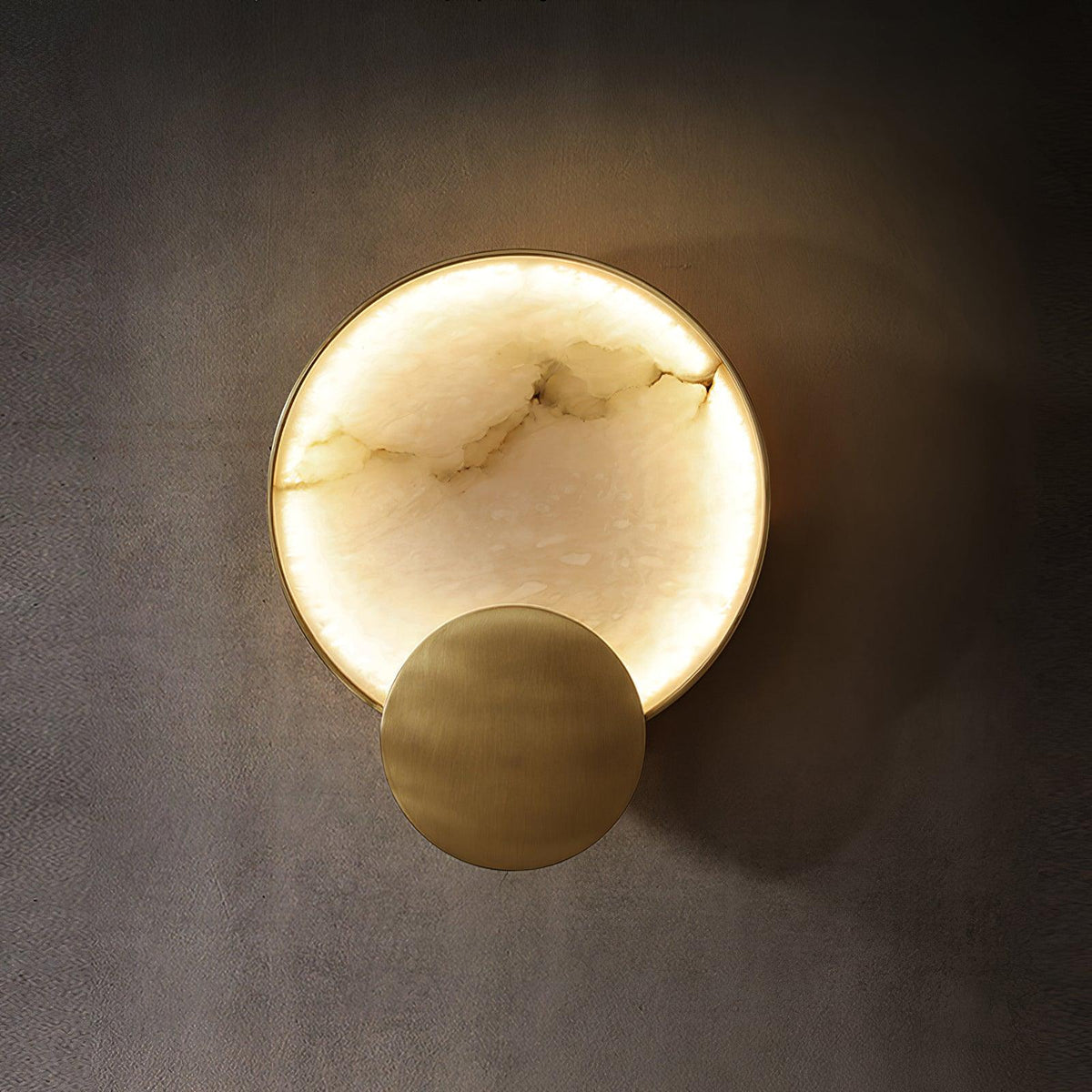 Myvelarae runde Wandleuchte aus Alabaster