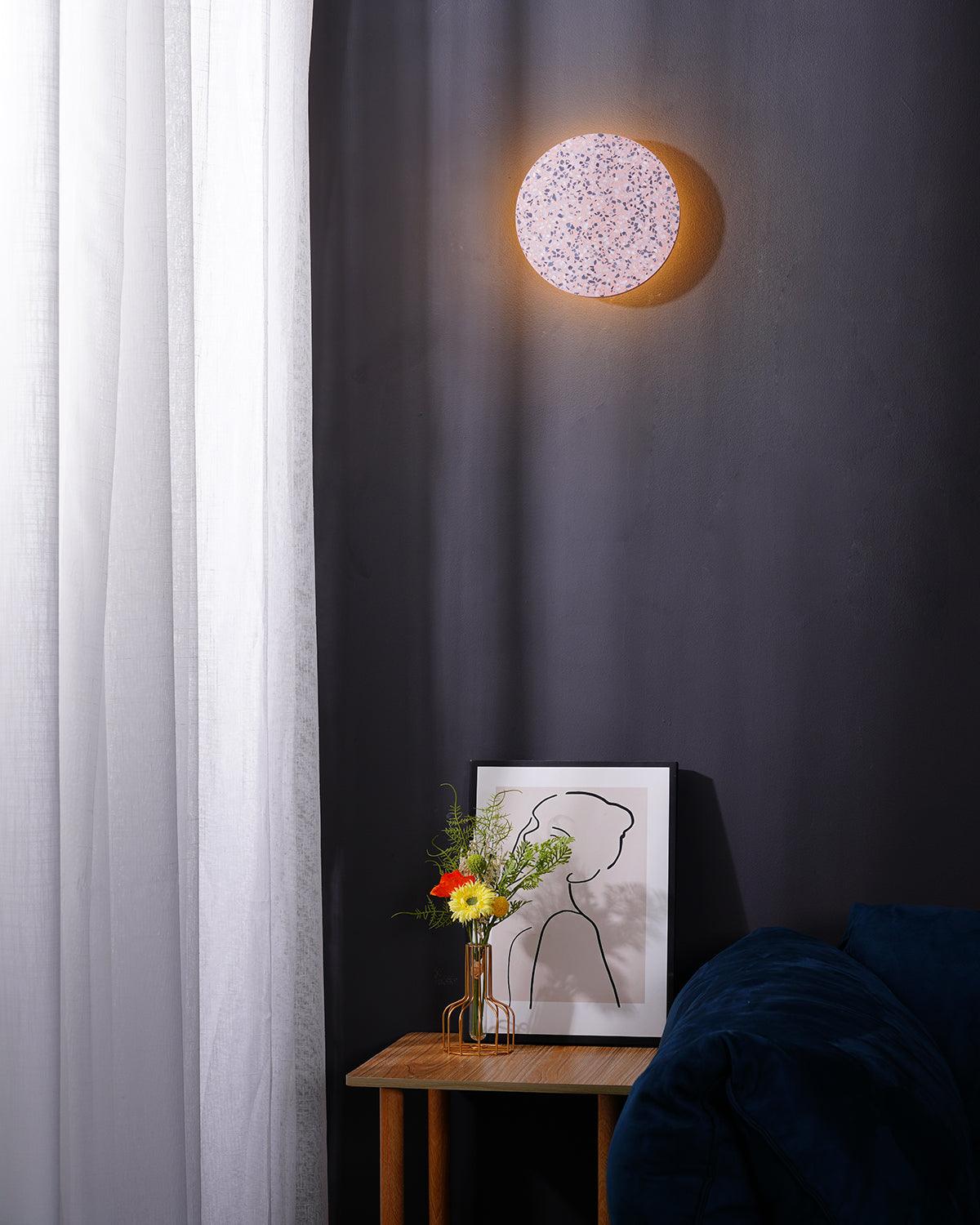Vomaria zeitgenössische minimalistische Wandleuchte aus Keramik