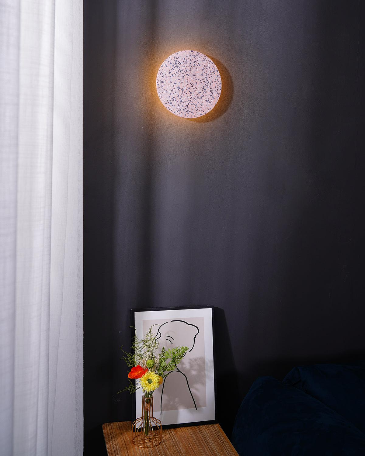 Vomaria zeitgenössische minimalistische Wandleuchte aus Keramik