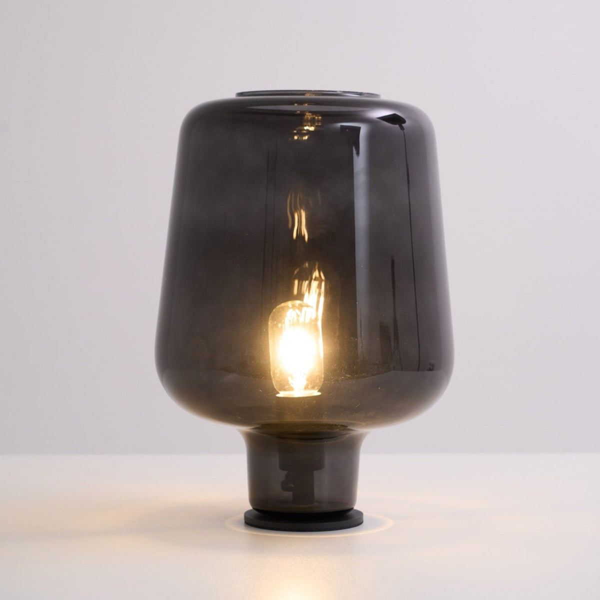 Eanlari Tischleuchte aus Glas, zeitgenössisch