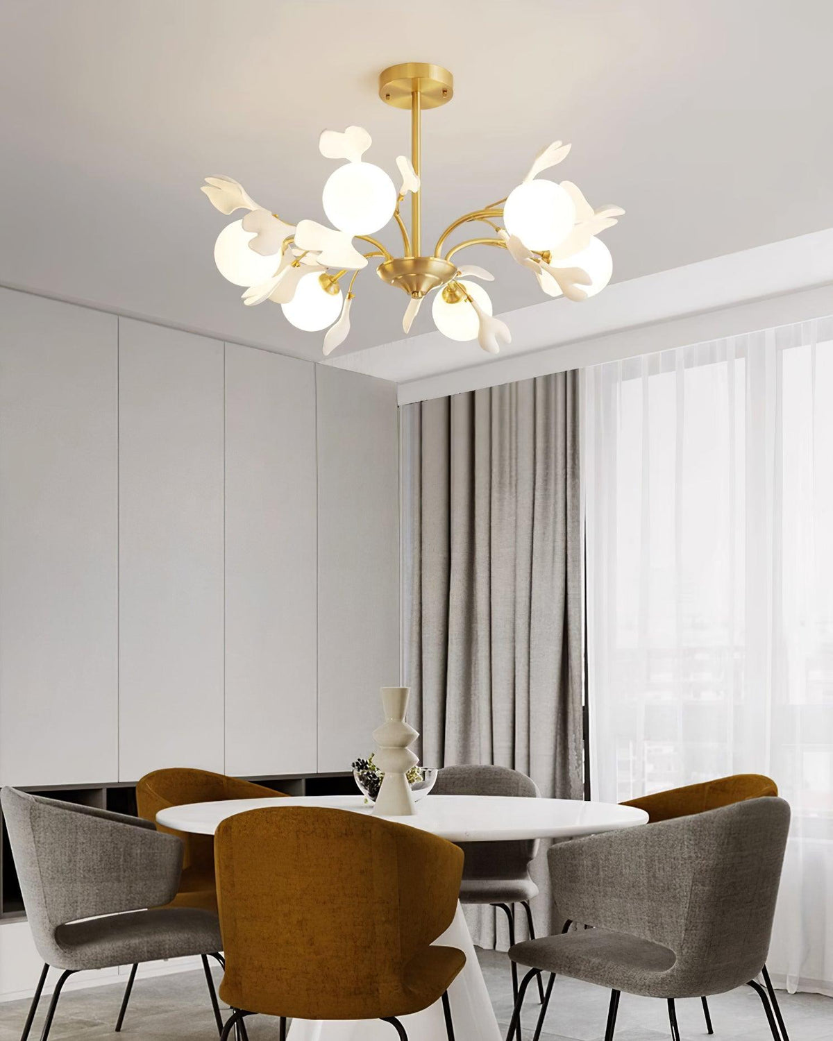 Dorvel Kronleuchter Ginkgo-Blatt Messing Keramik Glas