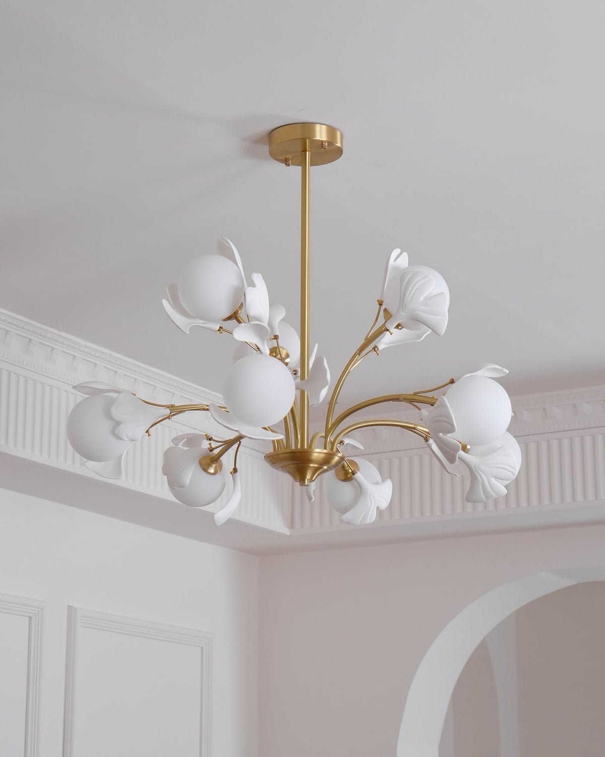 Dorvel Kronleuchter Ginkgo-Blatt Messing Keramik Glas