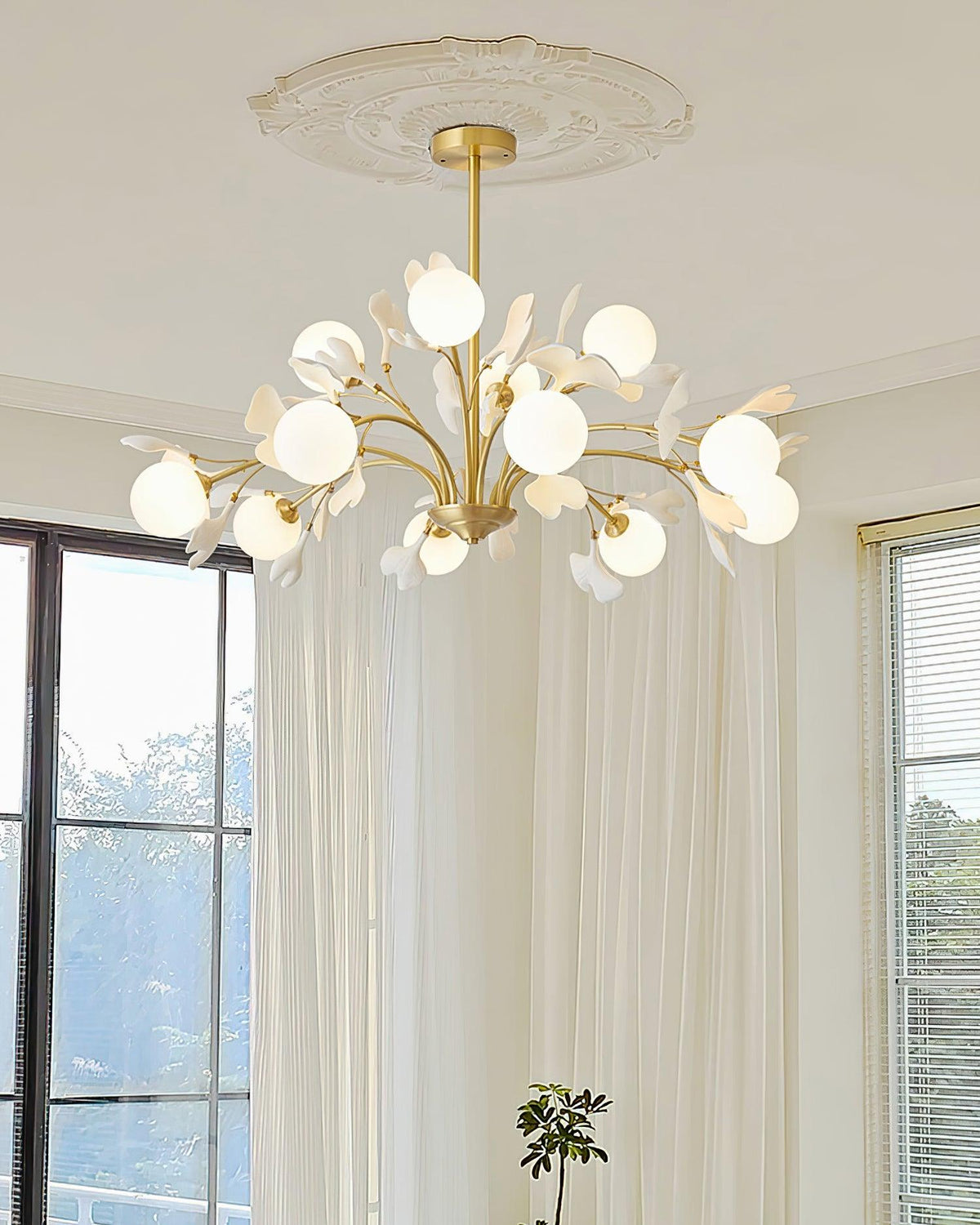 Dorvel Kronleuchter Ginkgo-Blatt Messing Keramik Glas