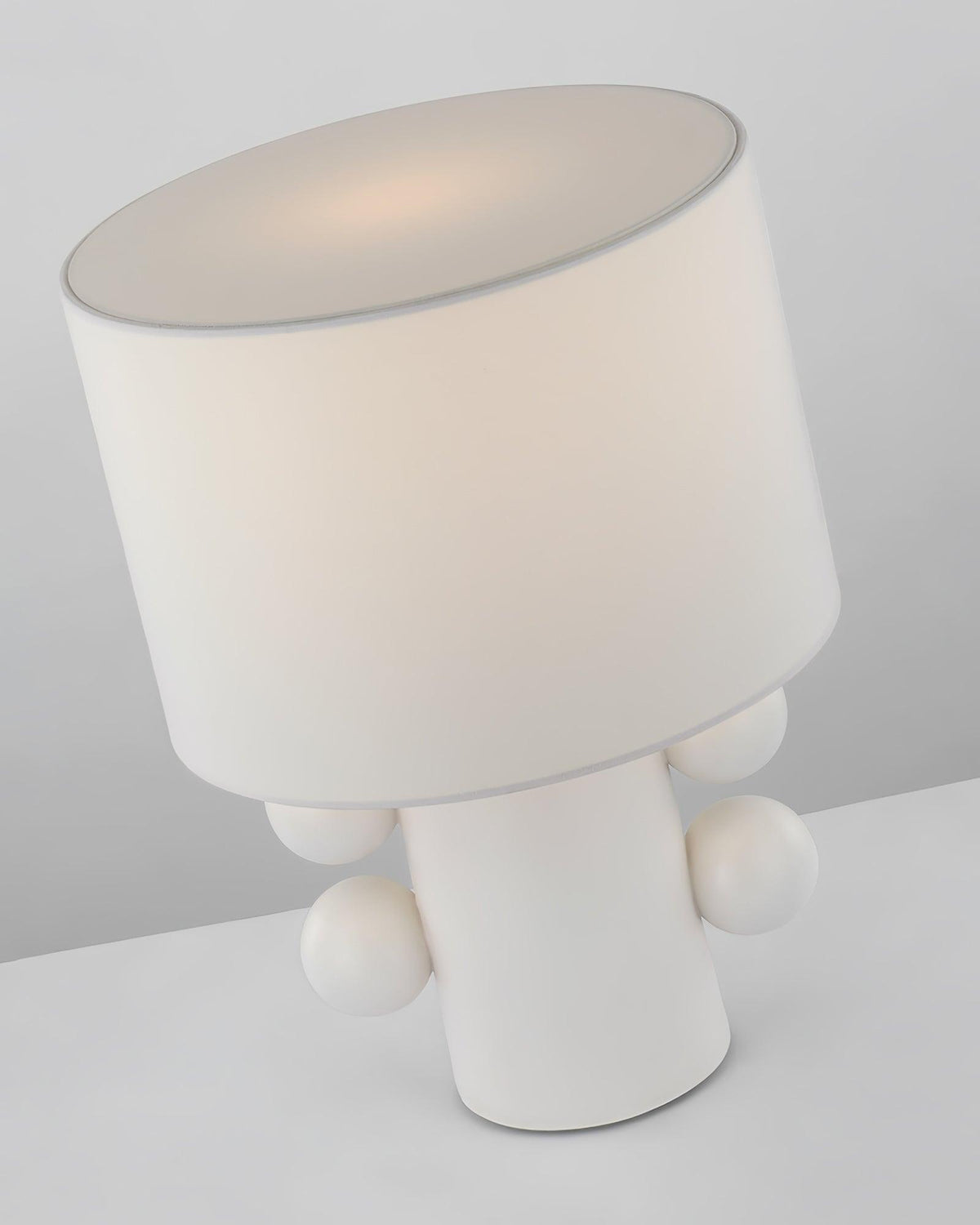 Nixu Tischleuchte aus Stoff in whimsischem Design