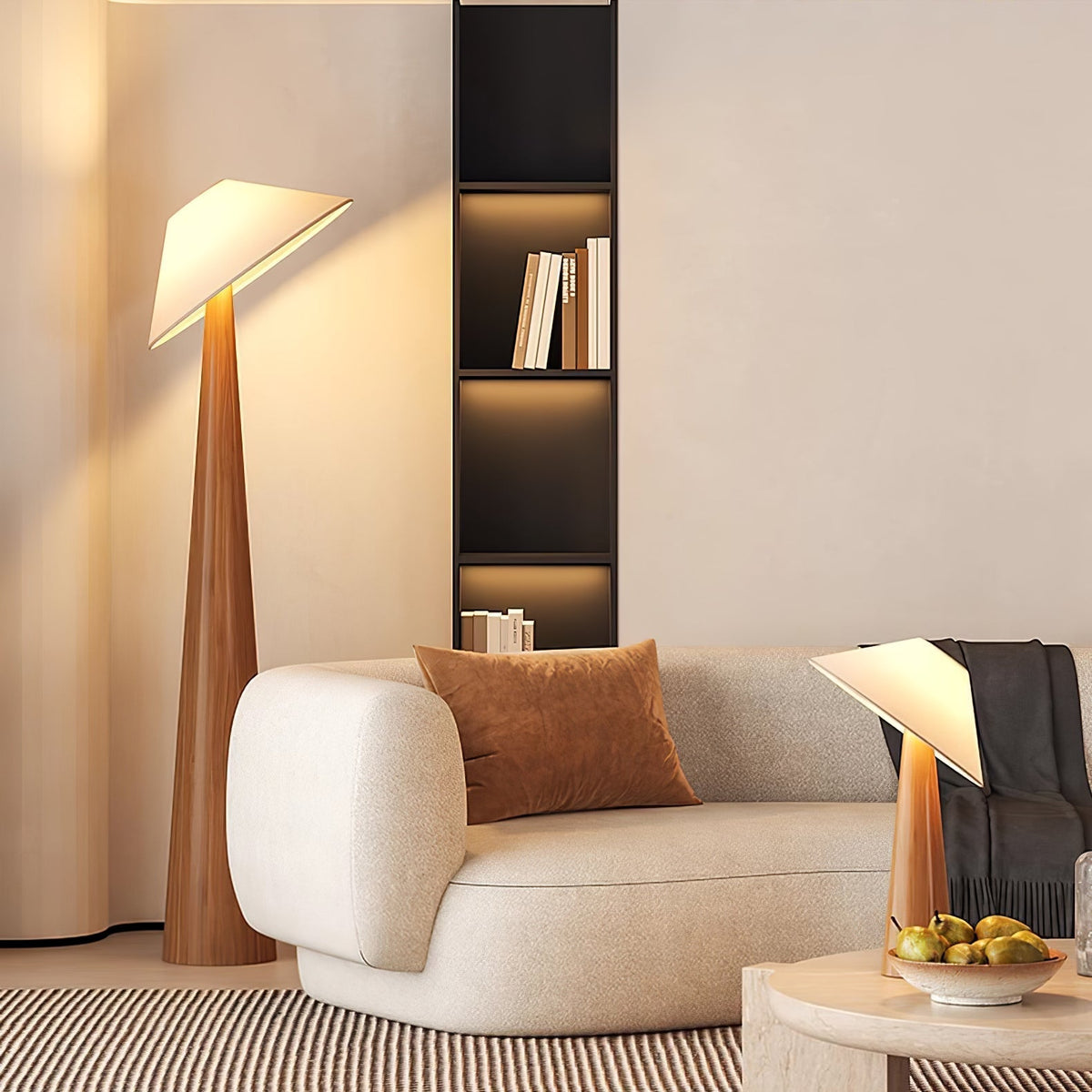 Apex Stehleuchte aus Holz mit verjüngtem Design