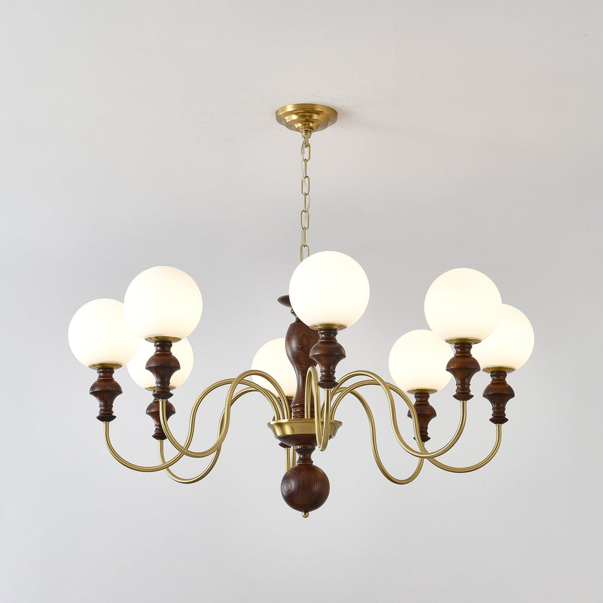 Indris Kronleuchter Holz & Messing Zeitlose Kugel