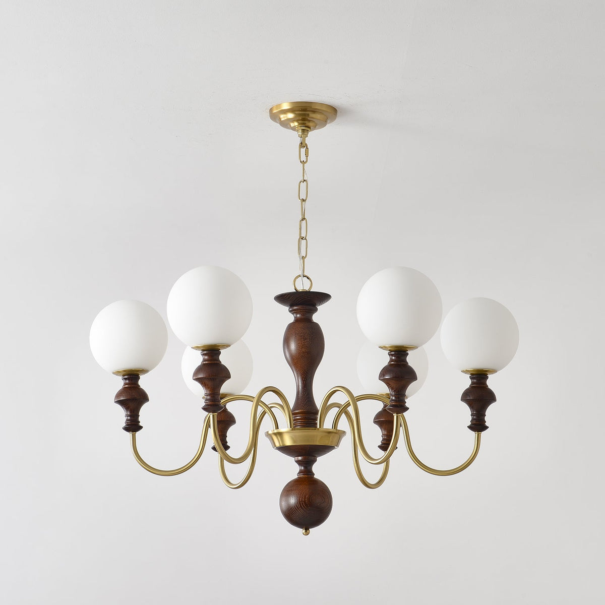 Indris Kronleuchter Holz & Messing Zeitlose Kugel