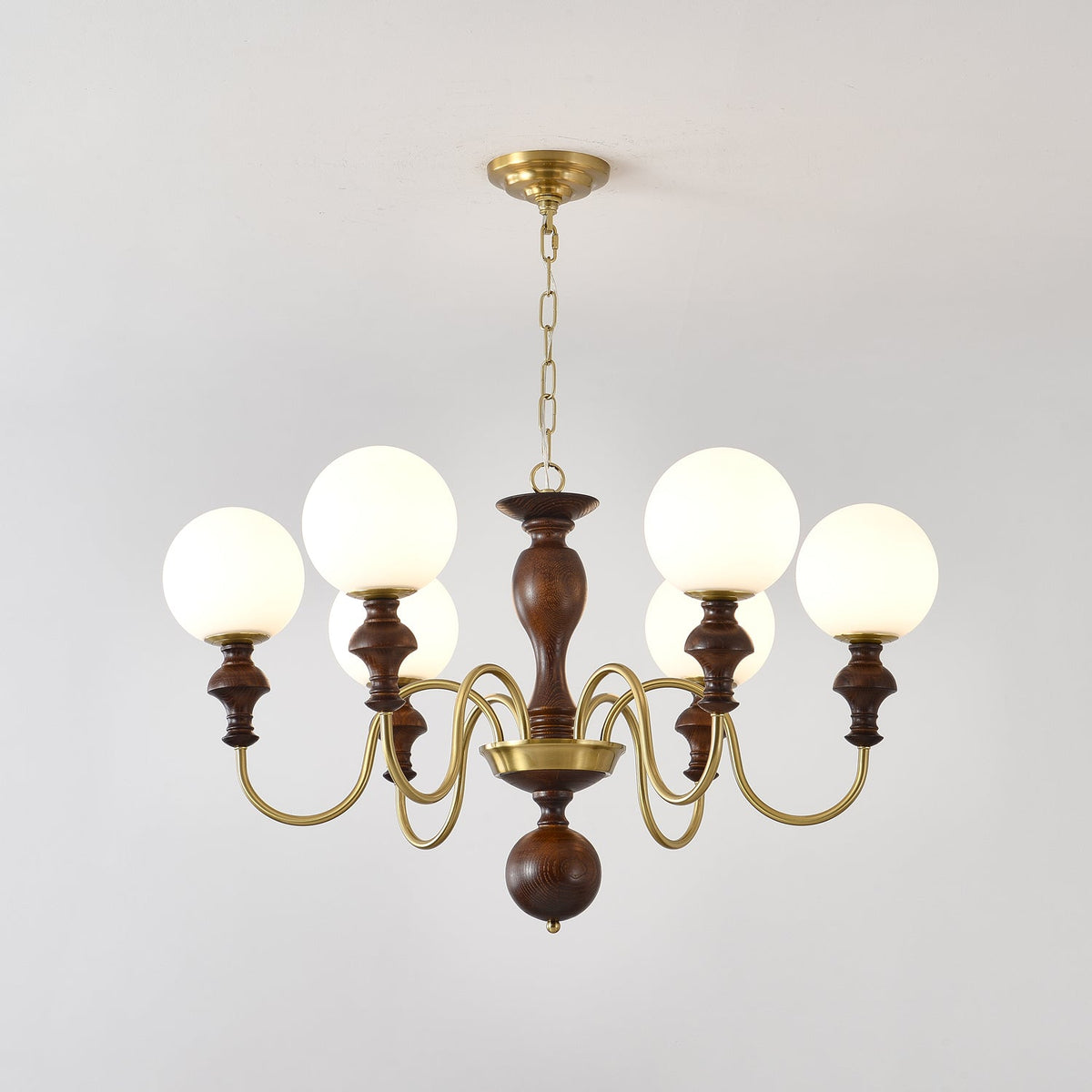Indris Kronleuchter Holz & Messing Zeitlose Kugel