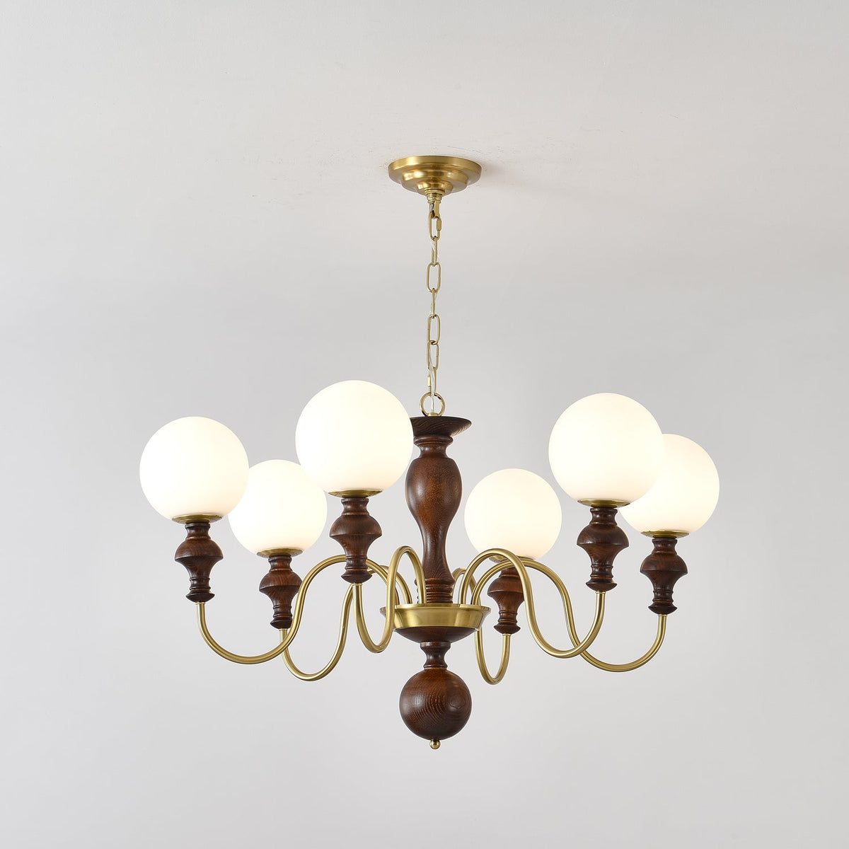 Indris Kronleuchter Holz & Messing Zeitlose Kugel