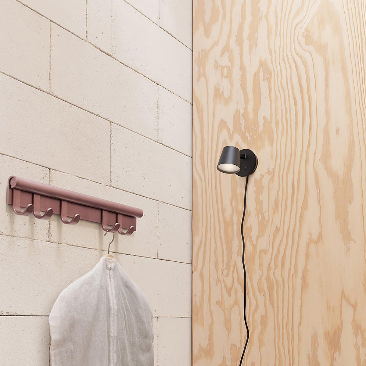 Tirwen zeitgenössische minimalistische Wandleuchte mit Stecker