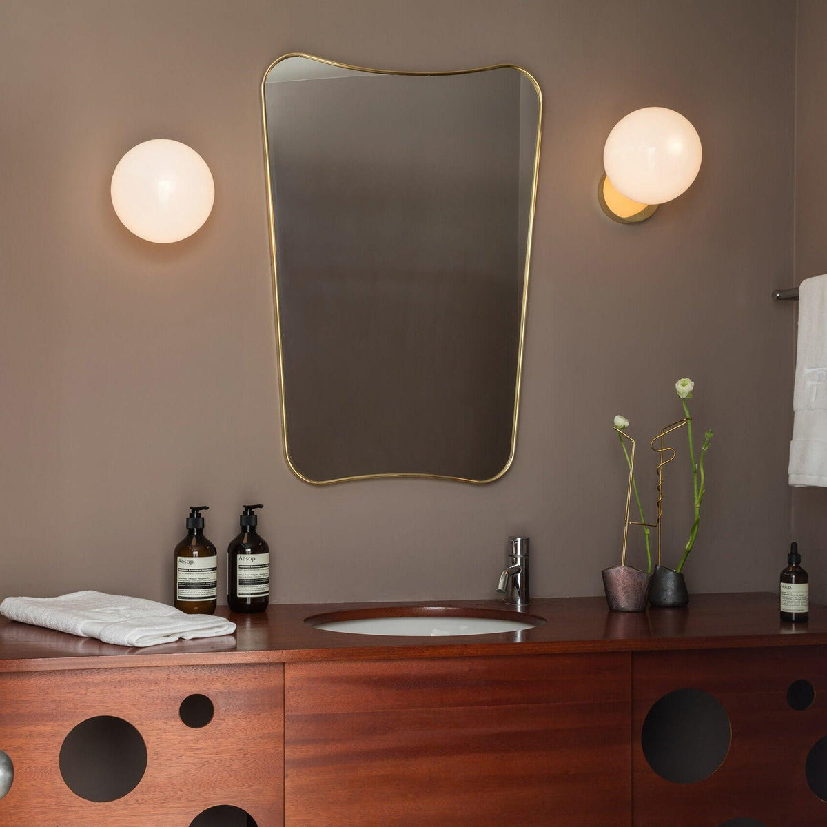 Vivinia zeitgenössische minimalistische Wandleuchte