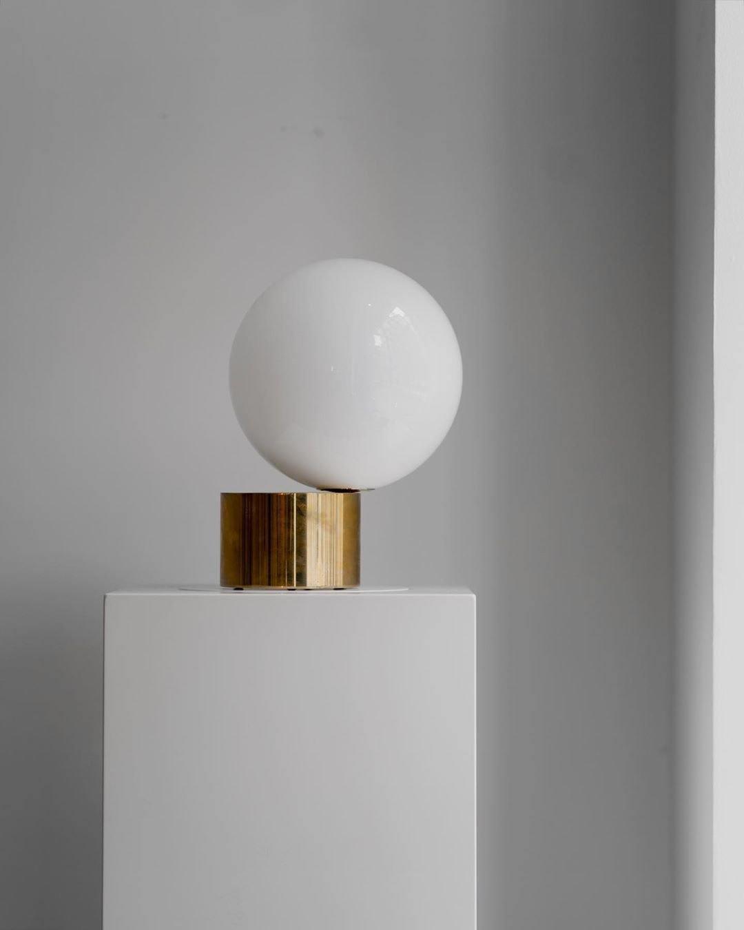Eiraella Tischleuchte aus Glas im Industrie-Stil