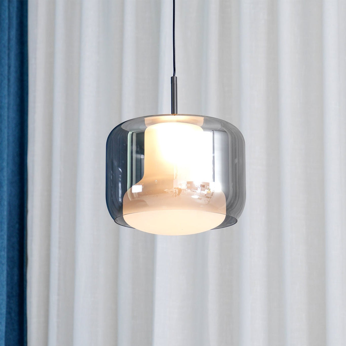 Absolud Pendelleuchte aus Rauchglas mit zweischichtigem quadratischem Lampenschirm für das Esszimmer | Cielum