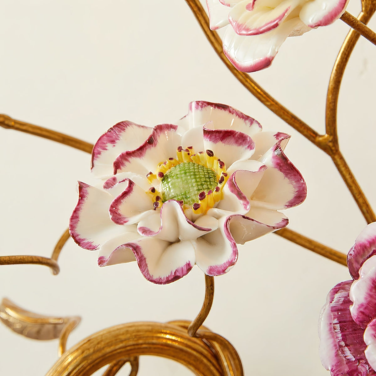 Violette Wandleuchte