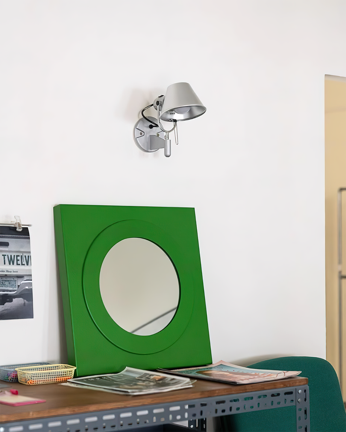 Wandleuchte Metallkörper konischer Lampenschirm verstellbar modern minimalistisch