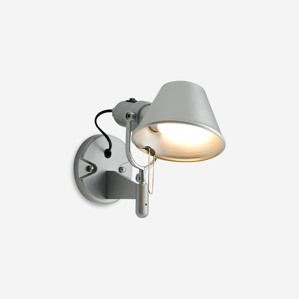 Wandleuchte Metallkörper konischer Lampenschirm verstellbar modern minimalistisch