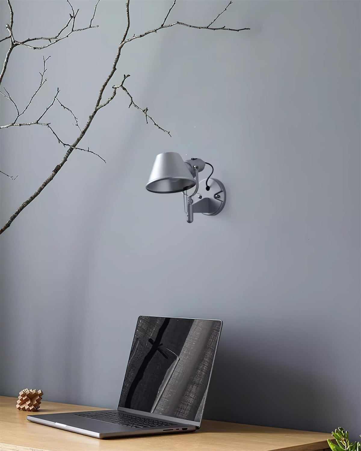Wandleuchte Metallkörper konischer Lampenschirm verstellbar modern minimalistisch