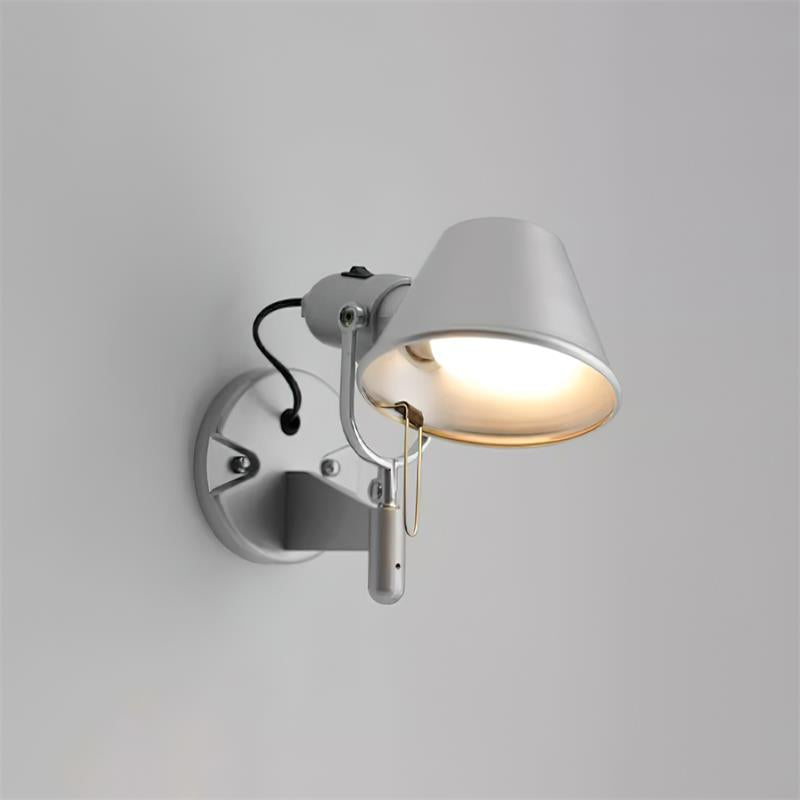 Wandleuchte Metallkörper konischer Lampenschirm verstellbar modern minimalistisch