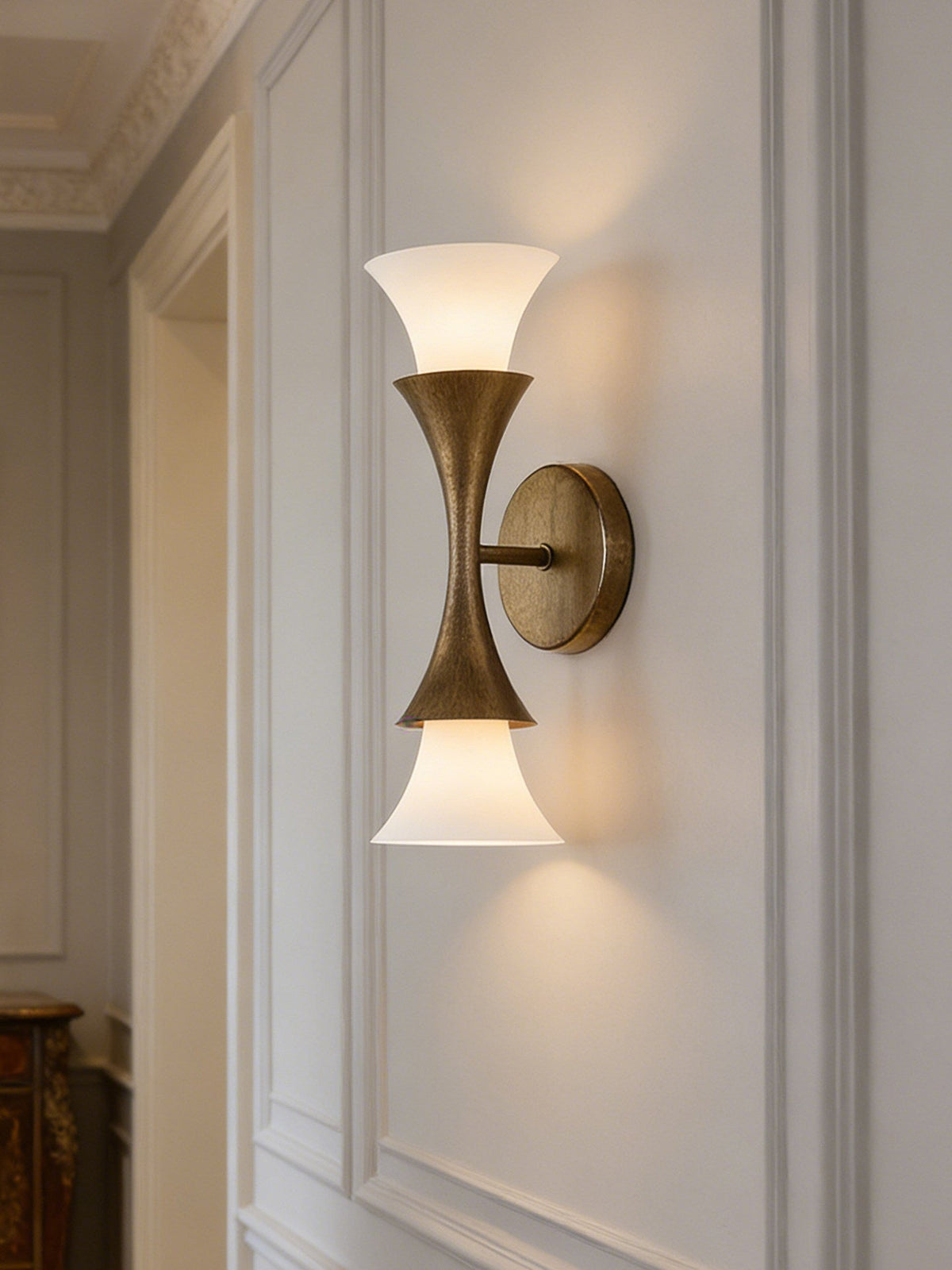 Solalette Messing Doppelkegel-Wandleuchte
