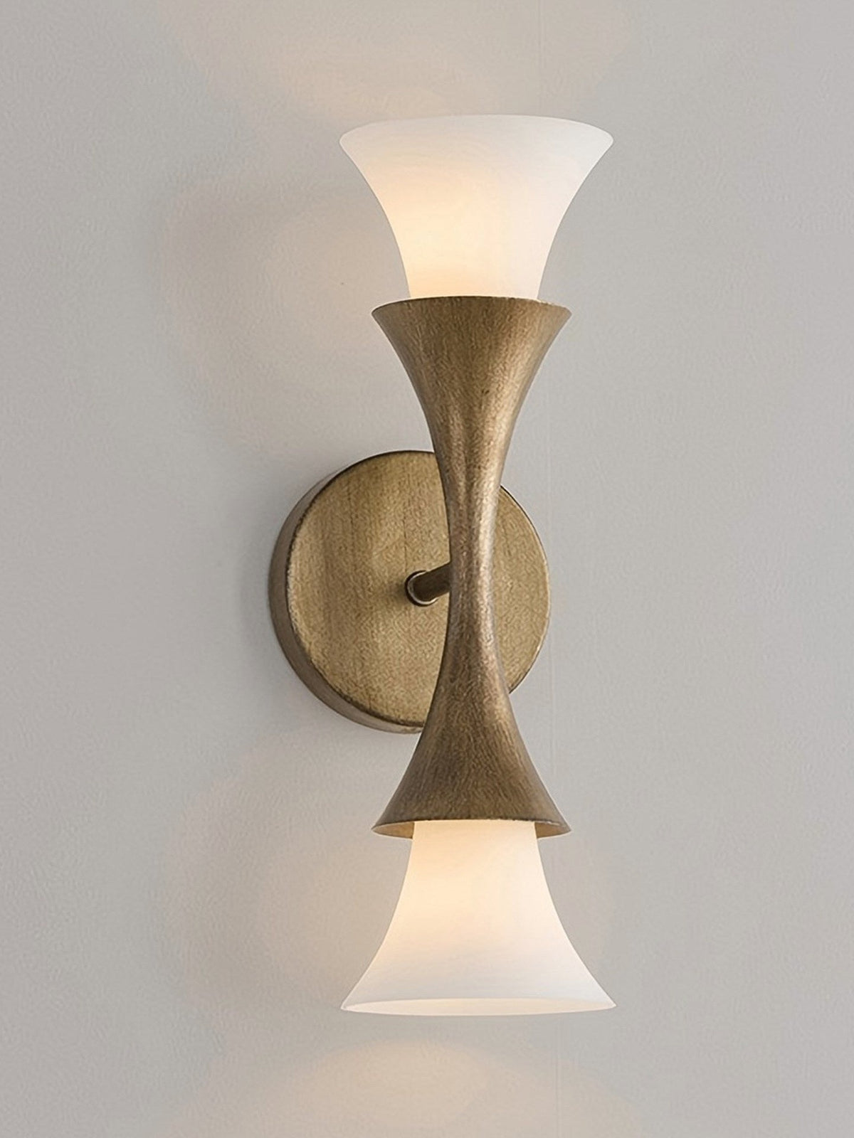 Solalette Messing Doppelkegel-Wandleuchte