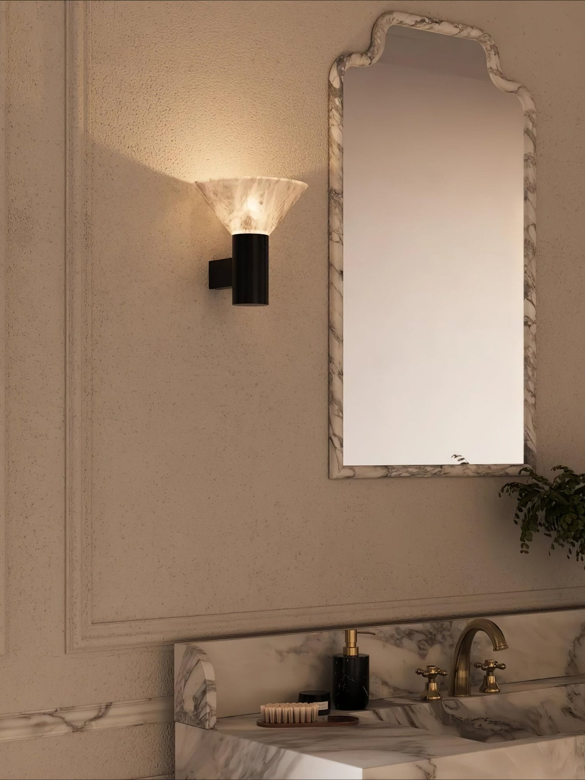 Rino Cone Alabaster Wandleuchte