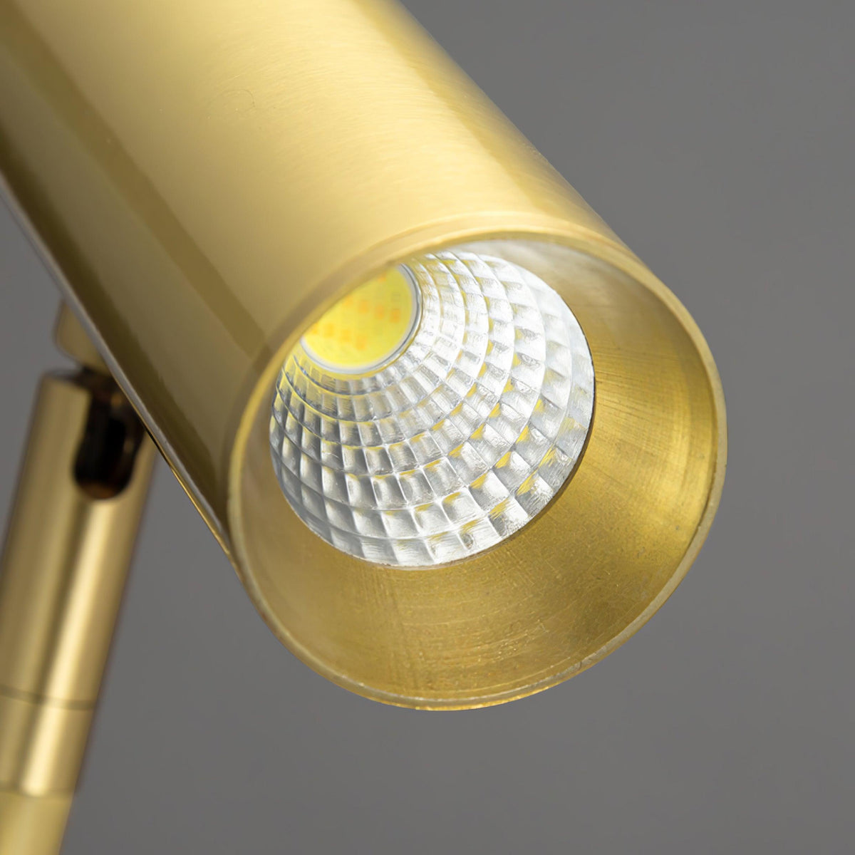 Briona Industrielle Tischleuchte aus Messing