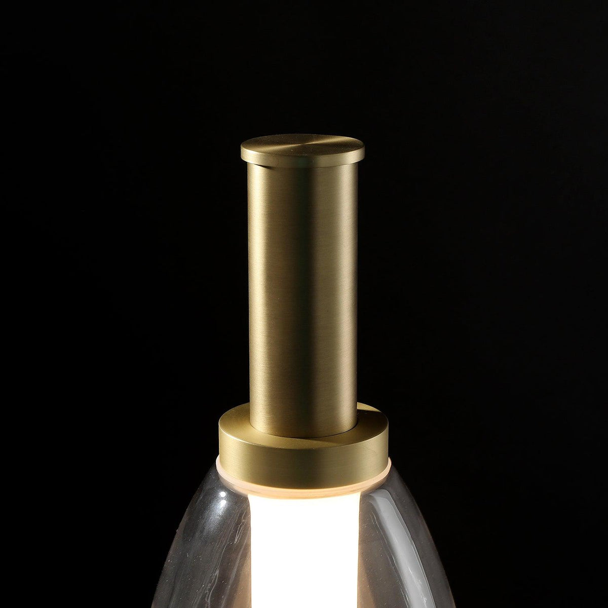 Ivthaarae Tischleuchte aus Glas