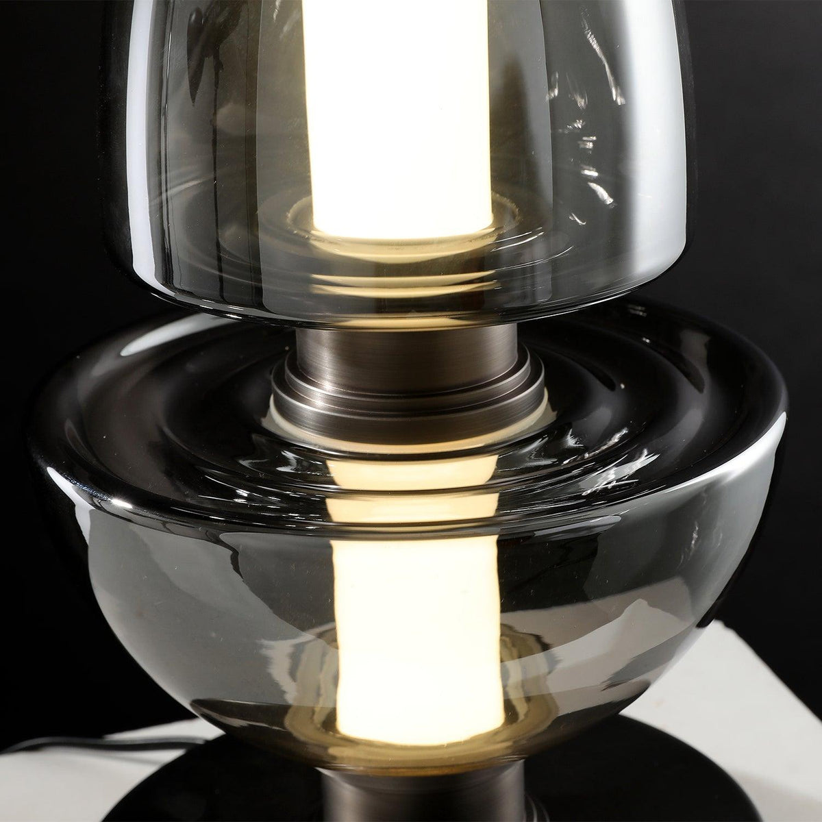 Ivthaarae Tischleuchte aus Glas