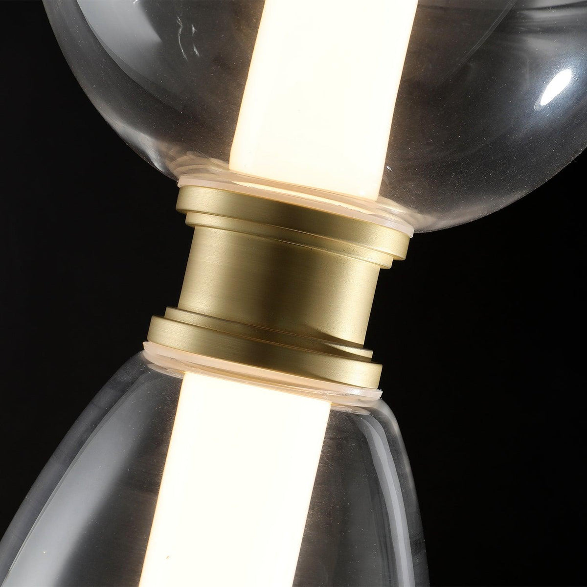 Ivthaarae Tischleuchte aus Glas