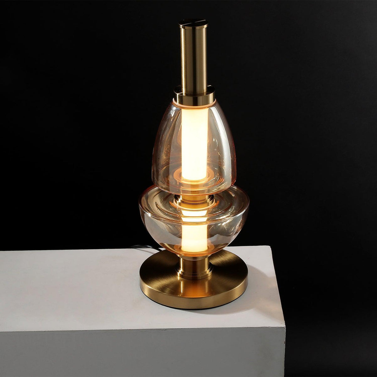 Ivthaarae Tischleuchte aus Glas