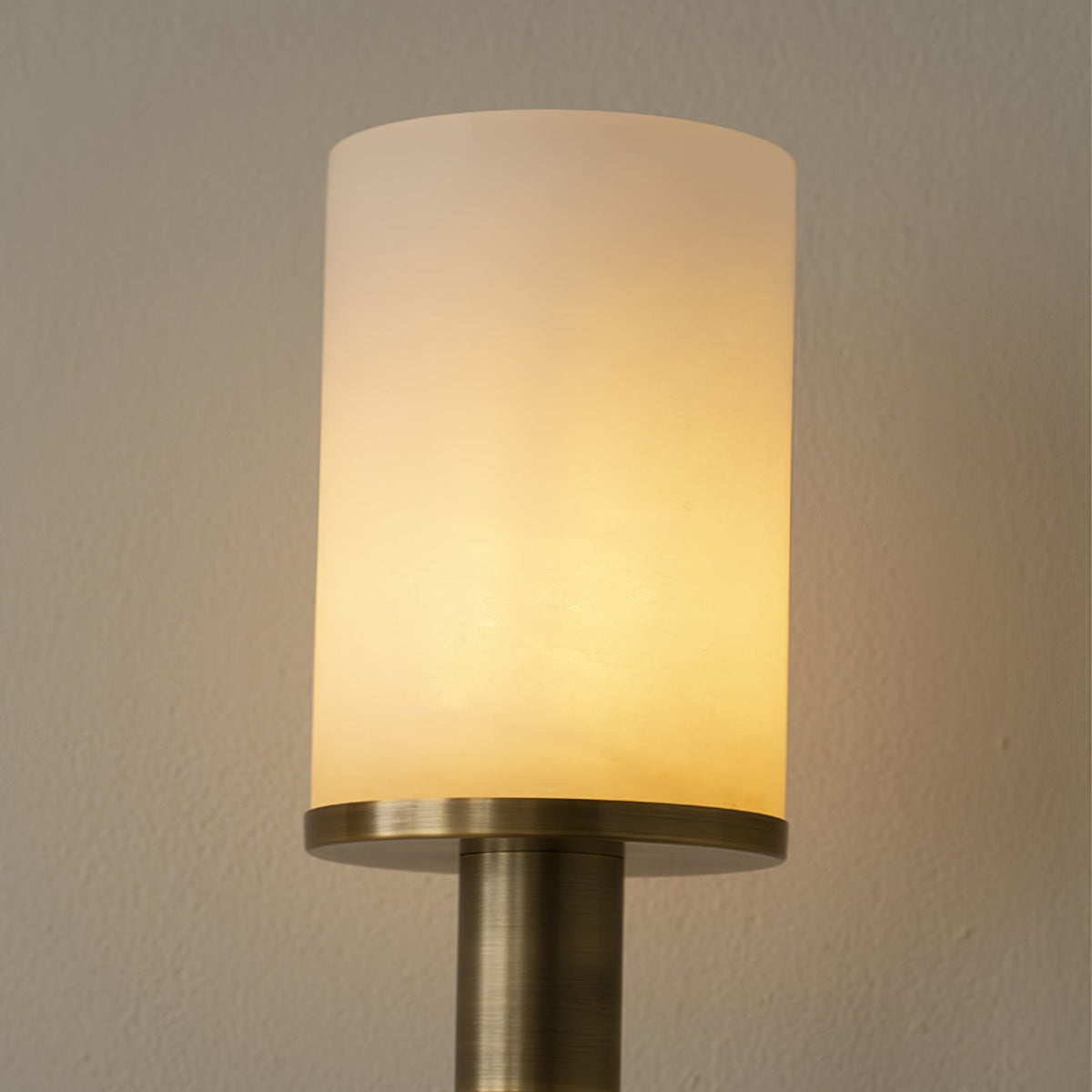 Mycara zeitgenössische Wandleuchte aus Alabaster im klassischen nordischen Stil