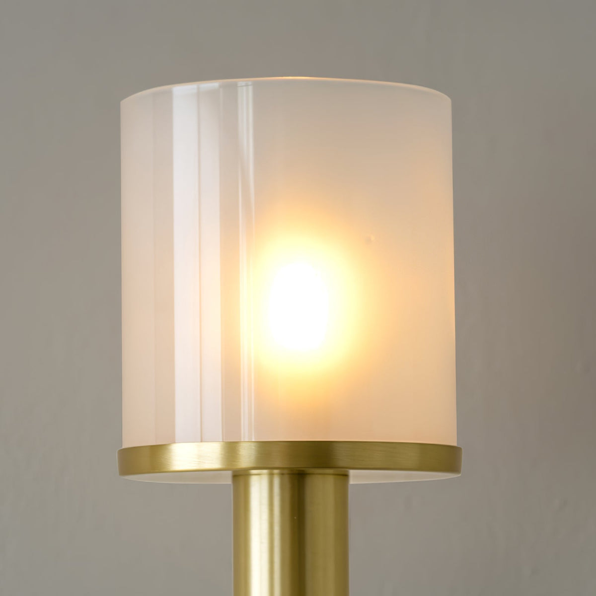 Mycara zeitgenössische Wandleuchte aus Alabaster im klassischen nordischen Stil