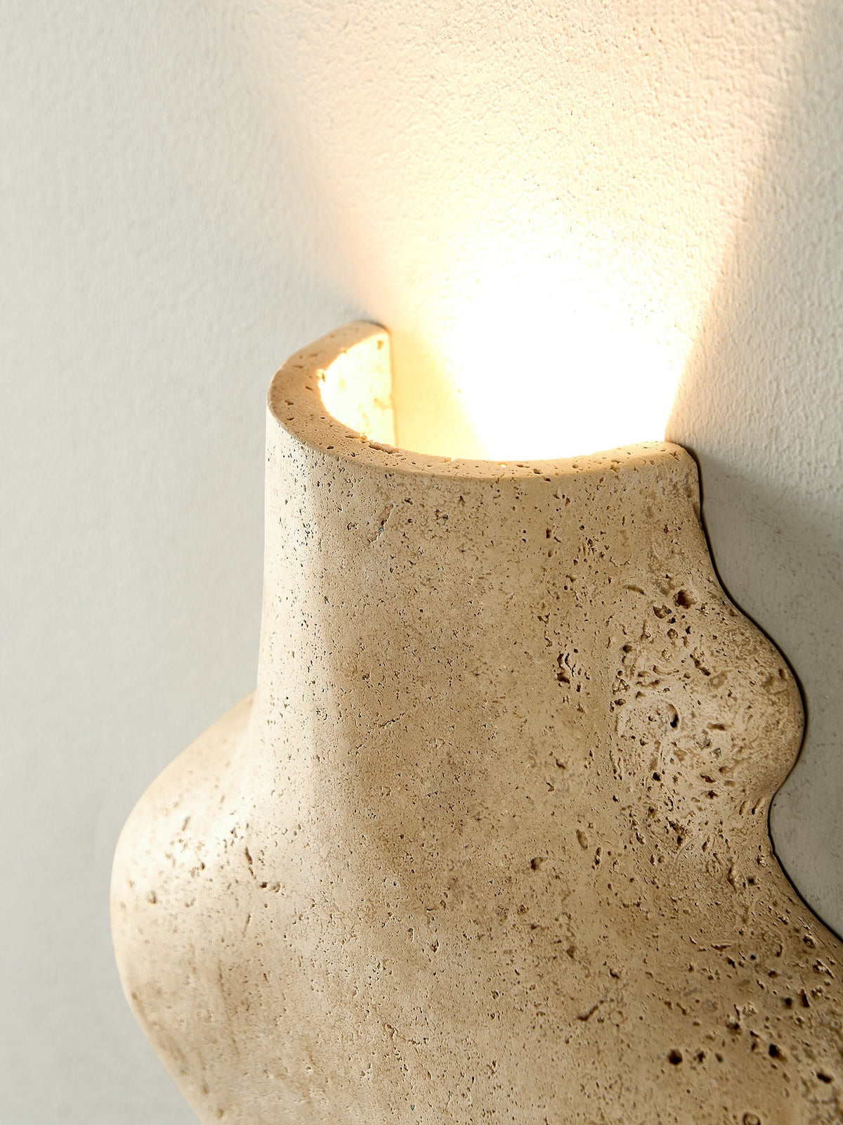 Whitlow Travertine Abstract Wandleuchte