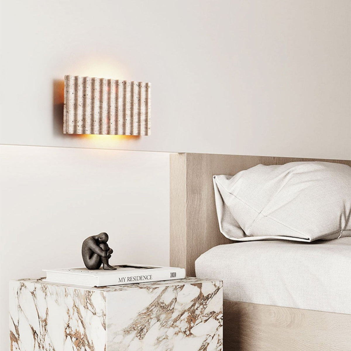 Noriora Travertin-Wandleuchte mit geripptem Design