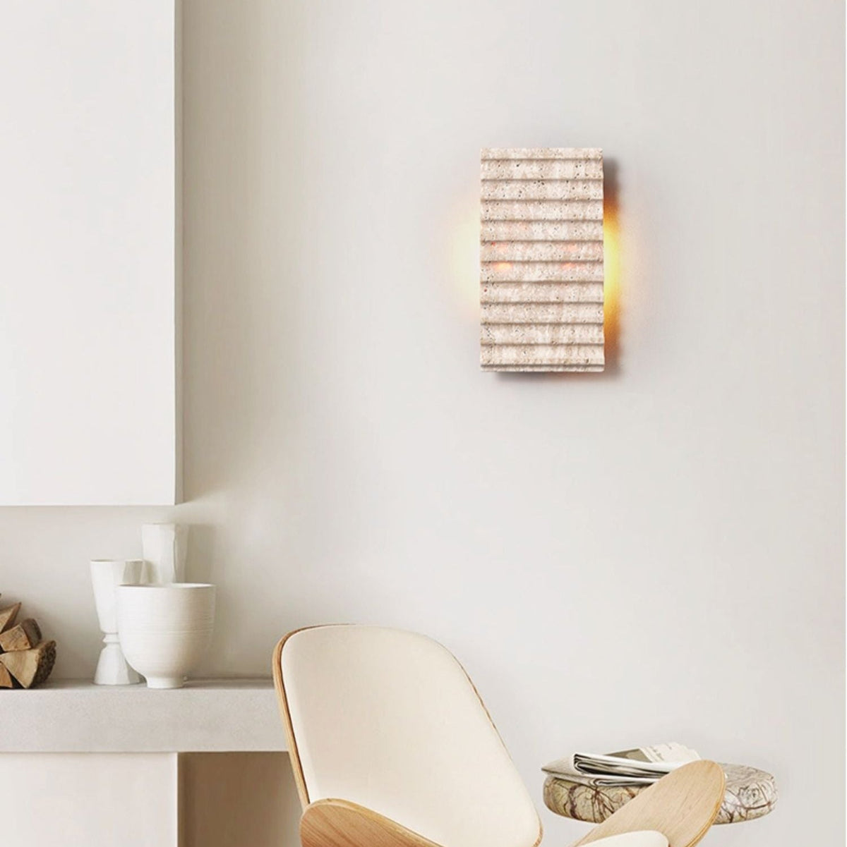 Noriora Travertin-Wandleuchte mit geripptem Design