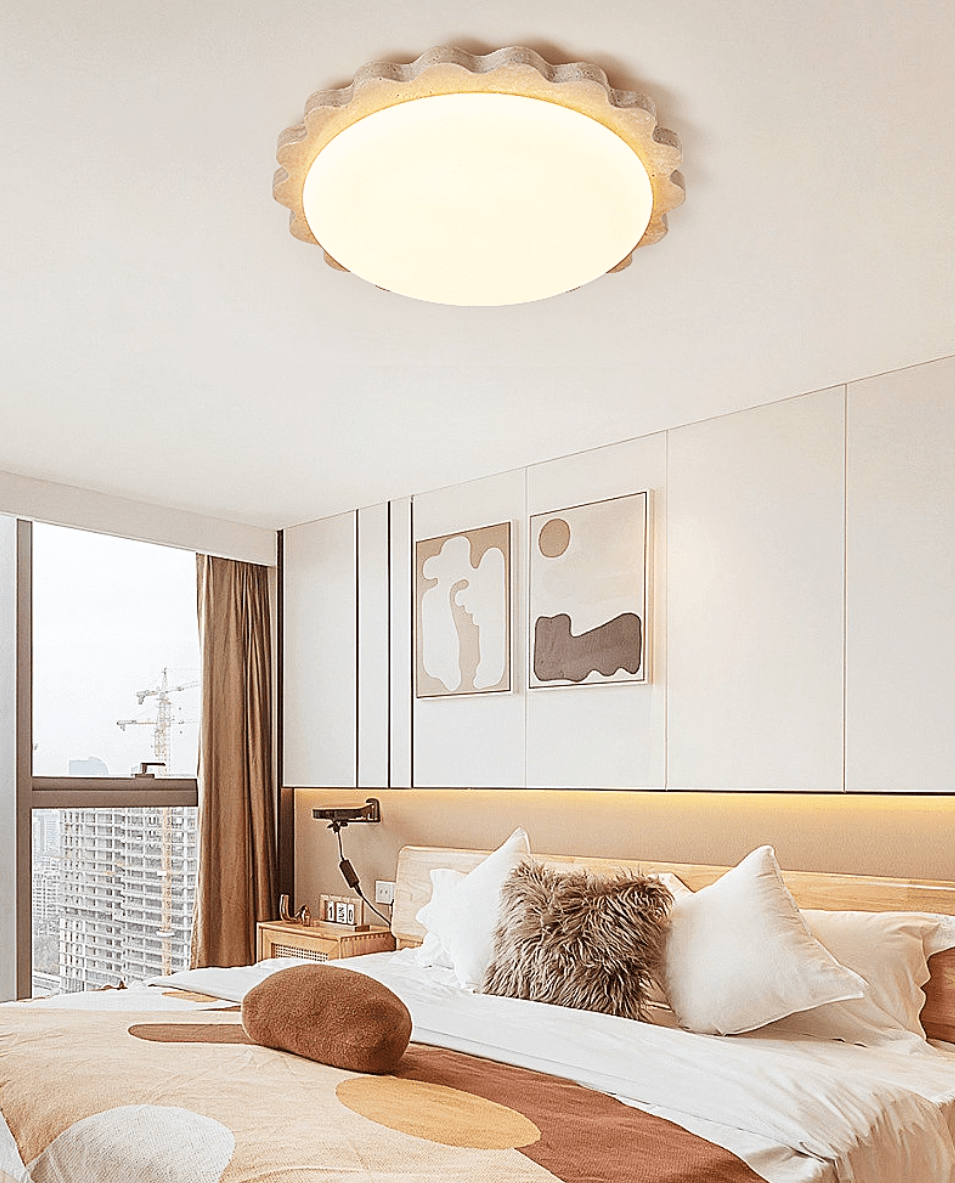 Crestwood Travertine Deckenleuchte mit geschwungener Kante