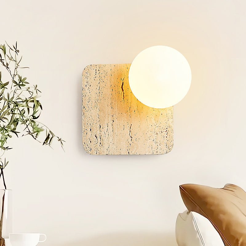 Pia Elmwood Kugel-Wandleuchte aus Holz