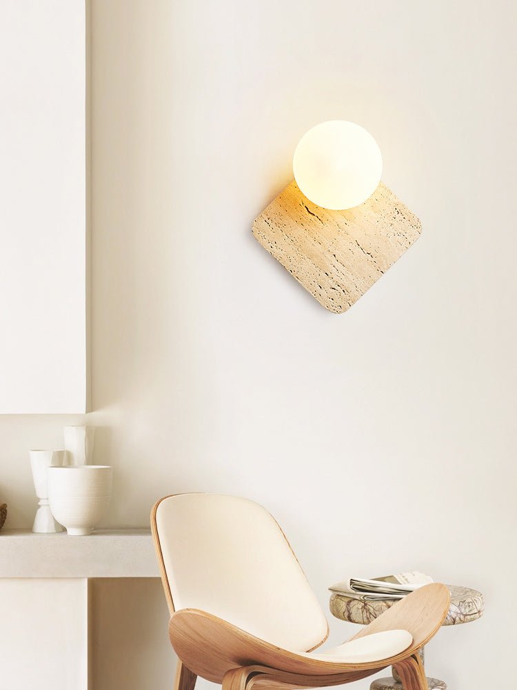 Pia Elmwood Kugel-Wandleuchte aus Holz