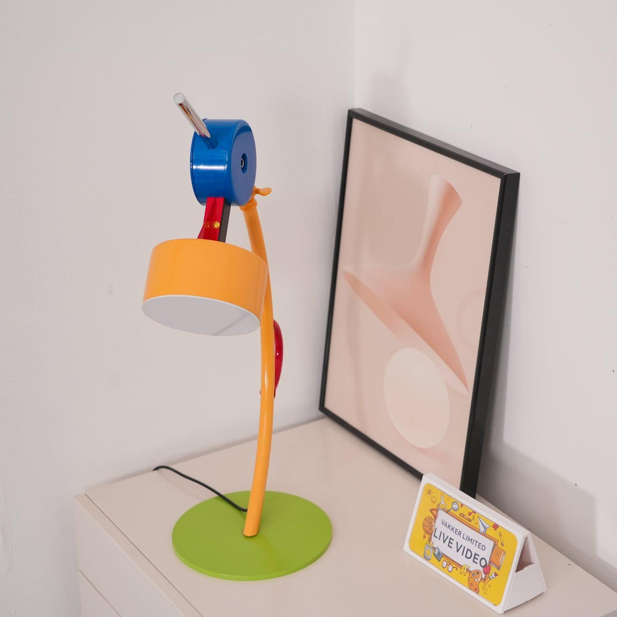 Niraneria Acryl-Kunst-Tischleuchte