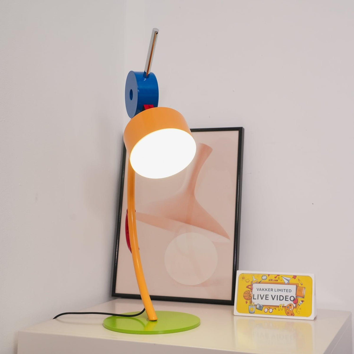 Niraneria Acryl-Kunst-Tischleuchte