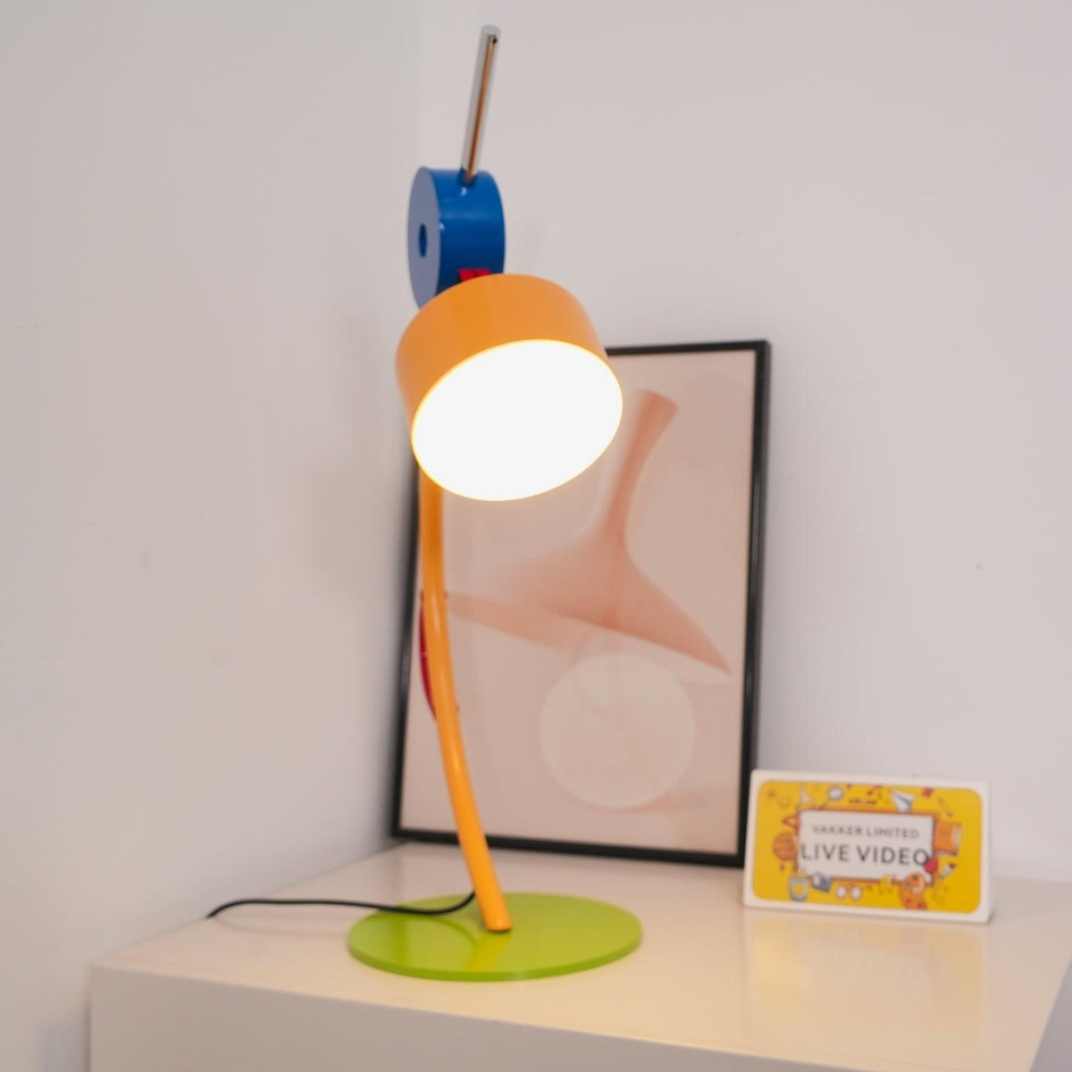Niraneria Acryl-Kunst-Tischleuchte