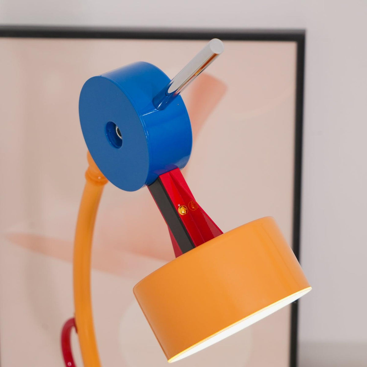 Niraneria Acryl-Kunst-Tischleuchte