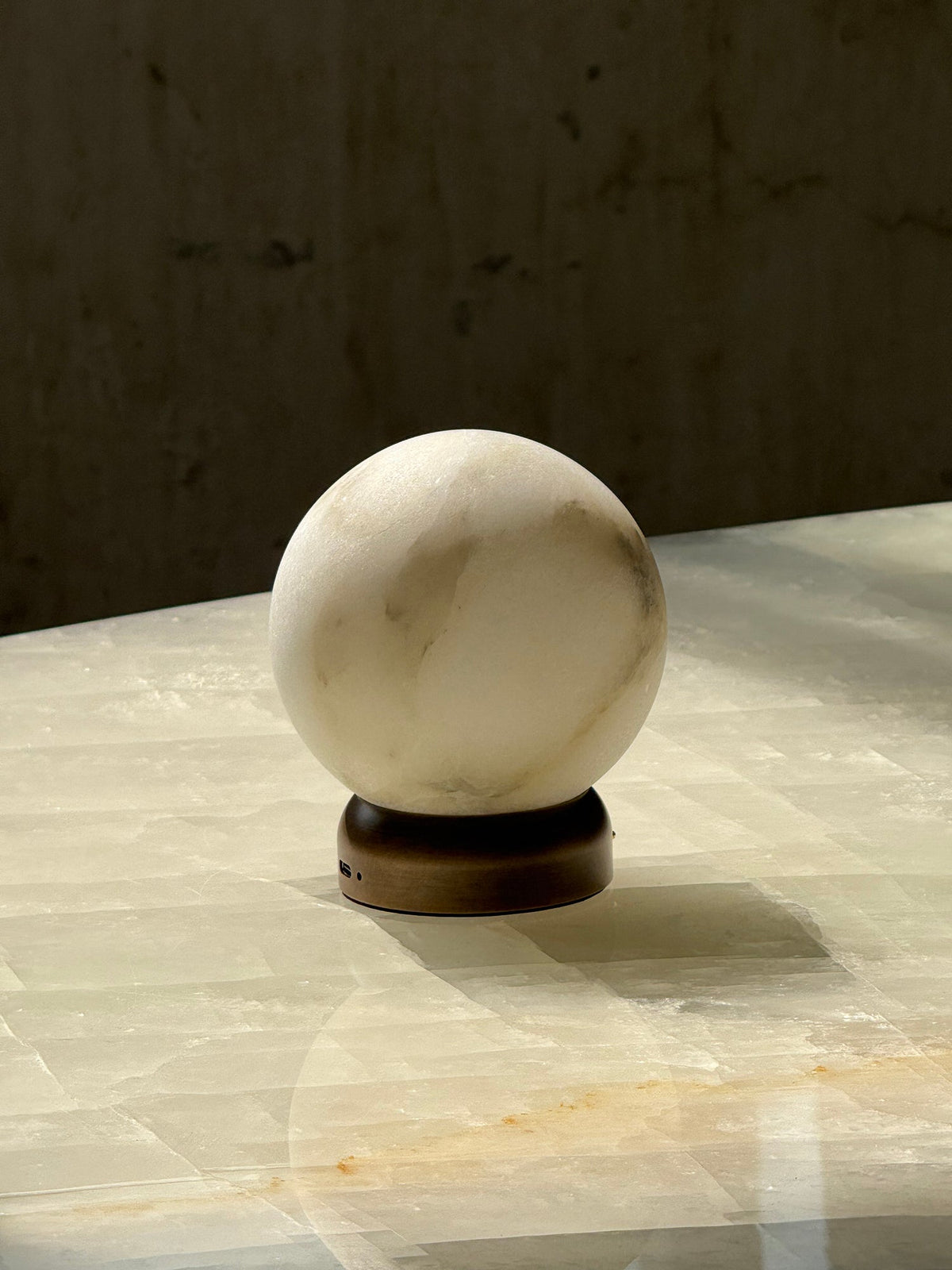 Trevi Orb tragbare Tischleuchte (wiederaufladbar)