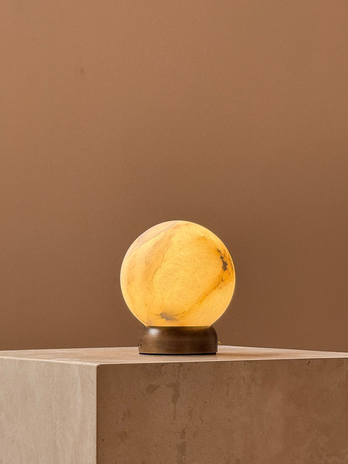 Trevi Orb tragbare Tischleuchte (wiederaufladbar)